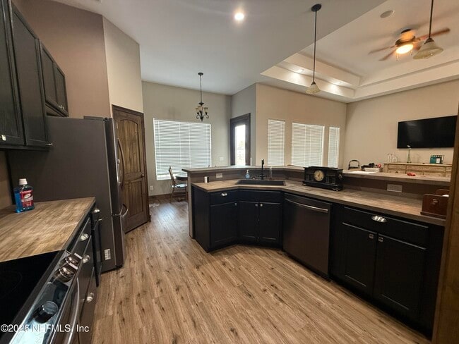 Building Photo - 10933 N Runway Cir