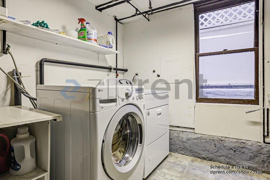 Building Photo - Unit