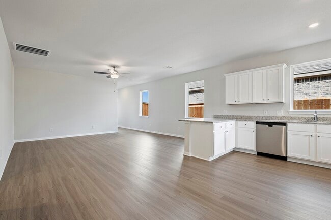Building Photo - 10803 Hickory Ln