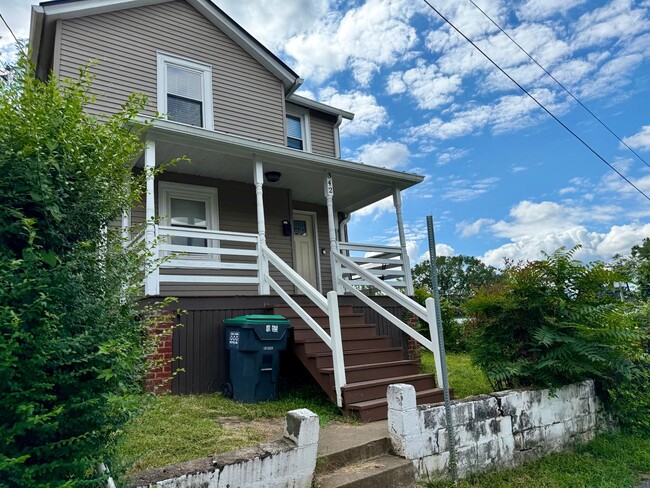 Primary Photo - 342 6 1/2 St. SW - Close to UVA Hospital!