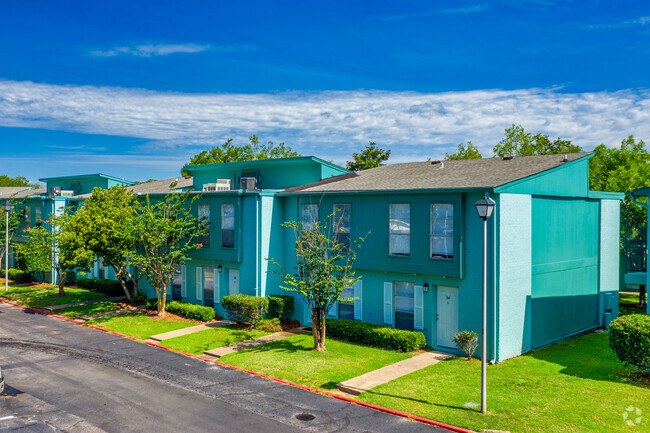 Building Photo - Fort Bayou Apartments