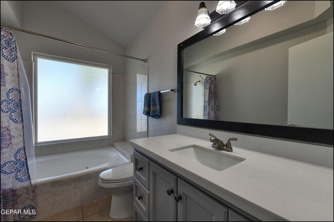 Building Photo - 609 Bristol Dr