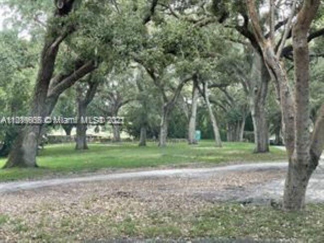 Building Photo - 9441 Live Oak Pl