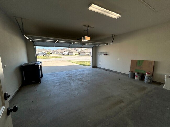 Building Photo - South College Station Townhome