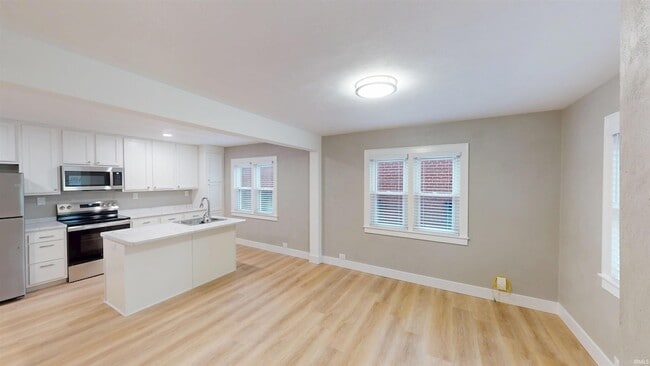 Building Photo - 612 Clay St