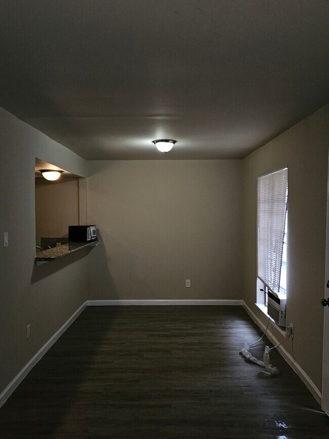 Building Photo - 6815 Beachwood St