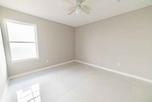 Building Photo - 315 Dorel Dr