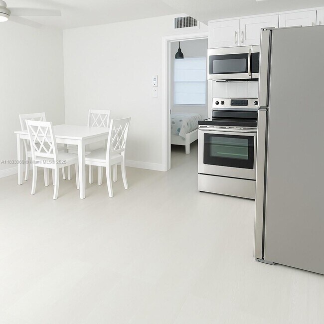 Building Photo - 2305 Tamarind Dr