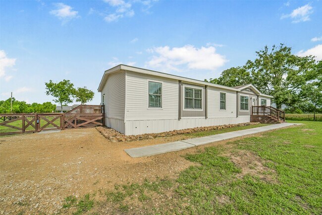 Building Photo - 1566 County Rd 610