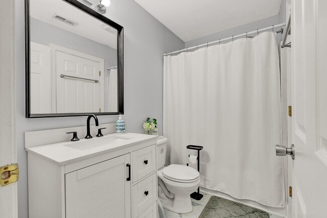 Building Photo - 3120 Pin Oaks Cir NE