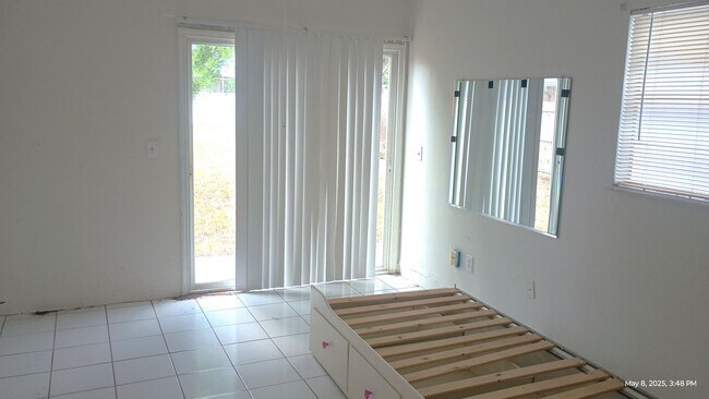 Building Photo - 3 bedrooms near the beach