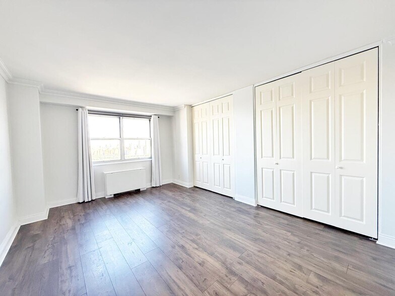 Building Photo - 6600 Boulevard E