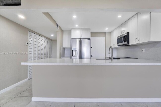 Building Photo - 9001 SW 77th Ave
