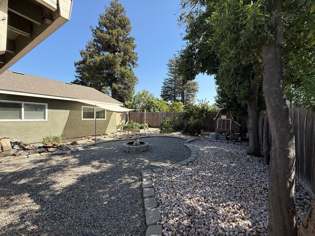 Building Photo - 1460 Berry Dr