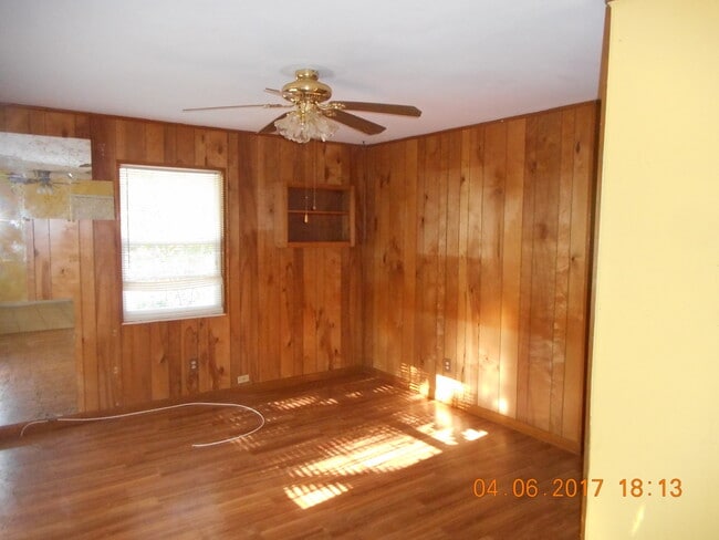 Building Photo - 2115 Flipper St