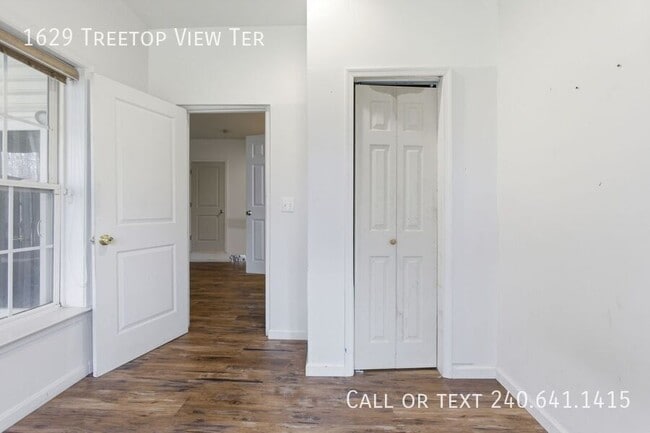 Building Photo - 1629 Treetop View Terrace