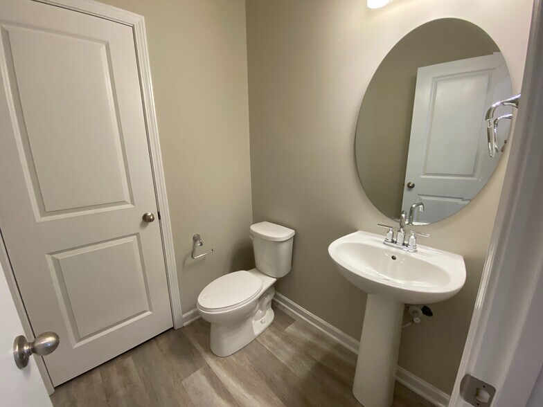 Building Photo - Room in Townhome on Adobe Pl