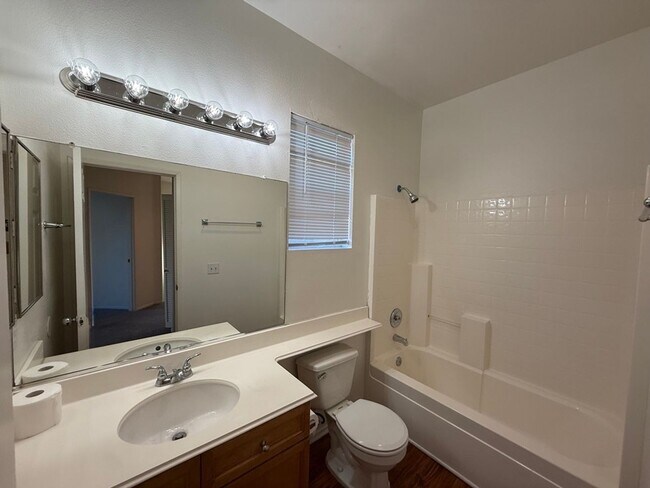 Building Photo - 3 Bedroom Condo- Aliso Viejo