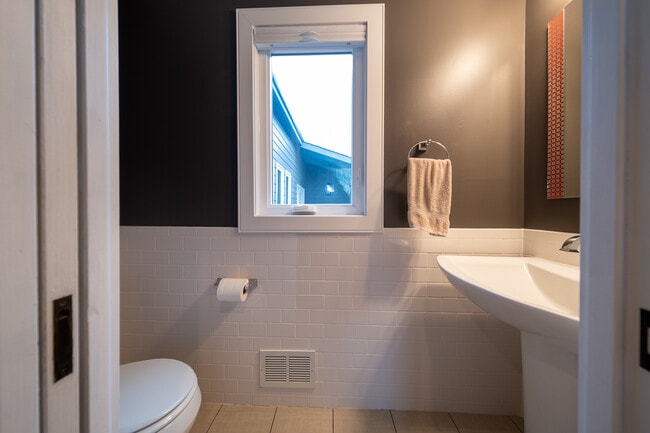 Building Photo - 9513 Briar Cir