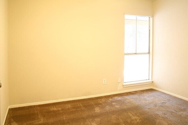 Building Photo - 9 Wolfhound Ln