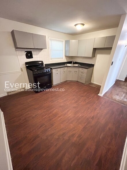 Building Photo - 1359 Cove Ln