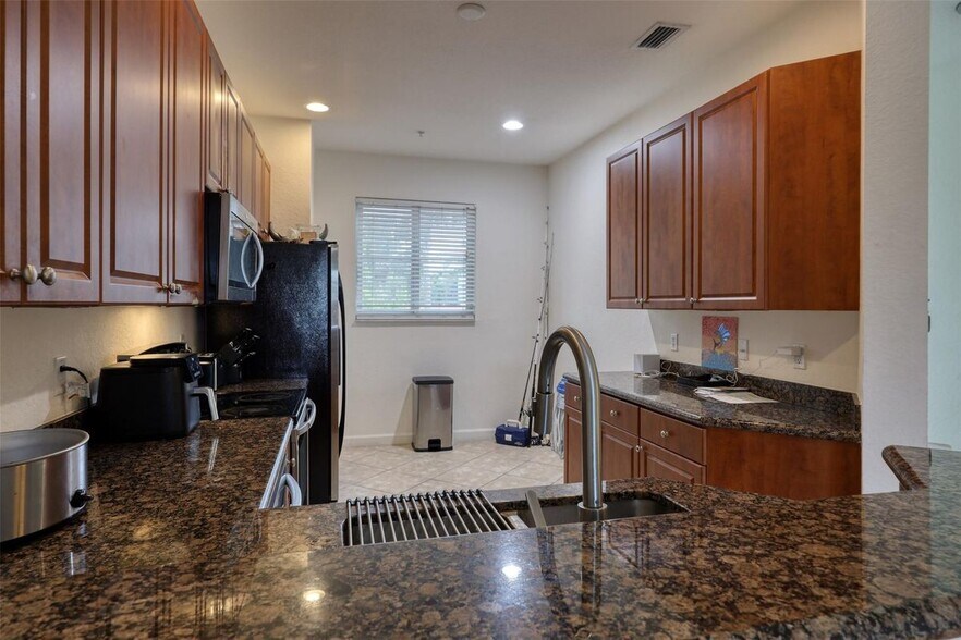 Building Photo - 121 Bayfront Dr