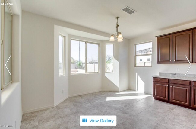 Building Photo - Stunning 5 BD, 4.5 BA home located in the ...