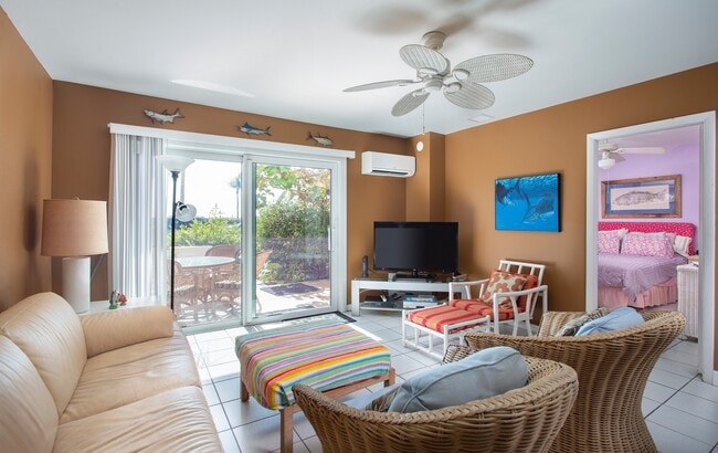 Building Photo - 1 Bedroom 1 Bathroom Furnished Beach Front Condo