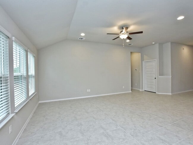 Building Photo - 4 BR / 2 BA - 1813 SF One-Story Home - Lago Vista!