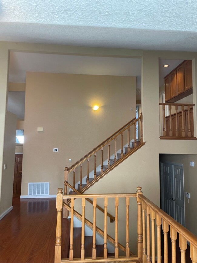 Building Photo - BEAUTIFUL 2 STORY IN FOLSOM WITH 4 BED, 3 FULL BATH, & 3 CAR GARAGE