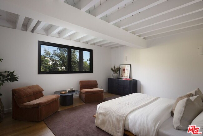 Building Photo - 5692 Holly Oak Dr