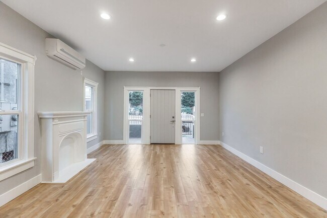 Building Photo - 413 N Coronado St