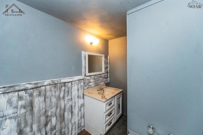 Building Photo - 808 S Yosemite St
