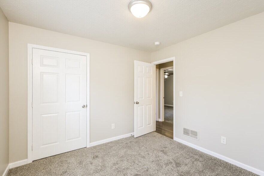 Building Photo - 195 Tara Cir