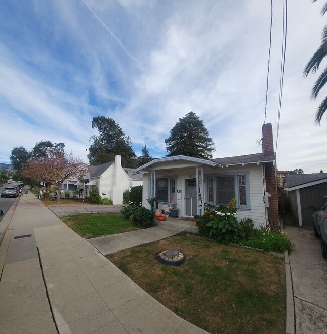 Building Photo - 3 Homes on 1 Lot! 7 Bedroom 4 bath home close to POLY off of Grand Avenue Entrance!!!!