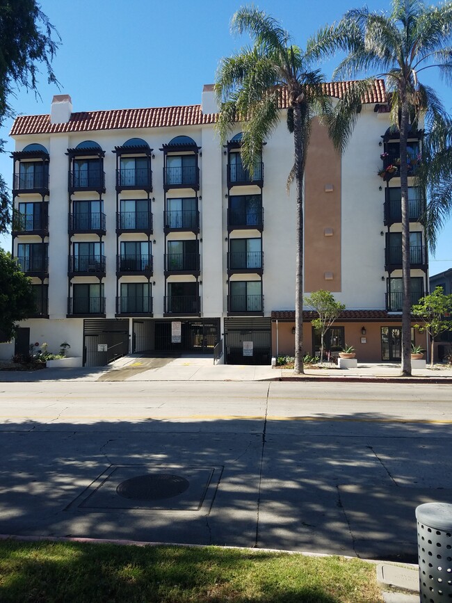 Primary Photo - Camarillo Sunshine Apartments