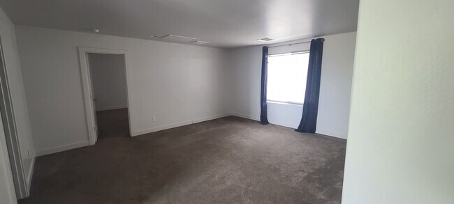 Building Photo - 4 Bedroom 3 Bathroom Upgrade Model Home