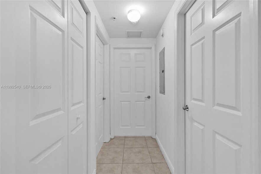 Building Photo - 888 S Douglas Rd