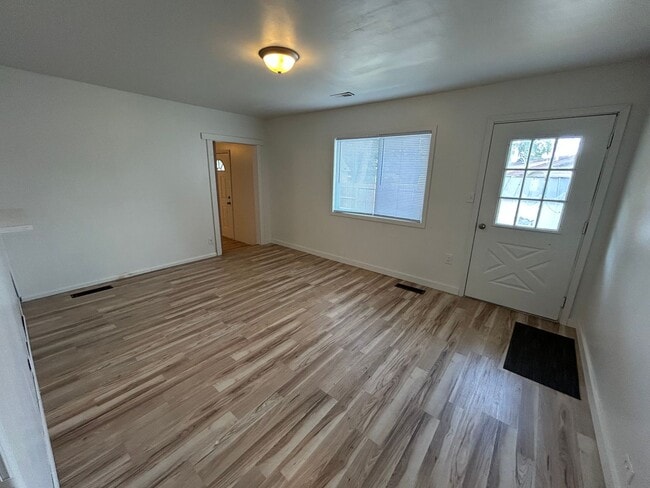 Building Photo - Nice-sized three bedroom property