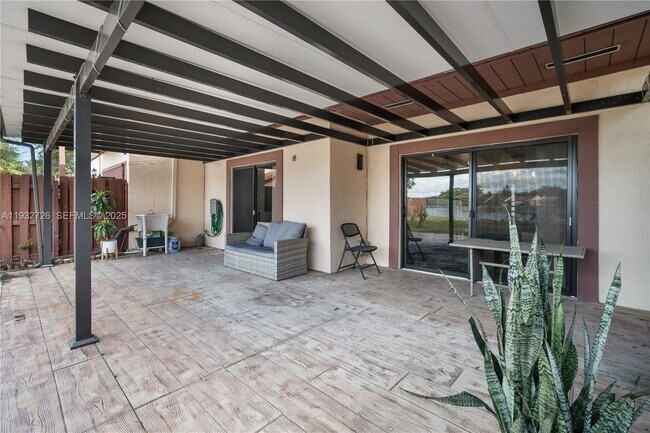 Building Photo - 14805 SW 74th Ln