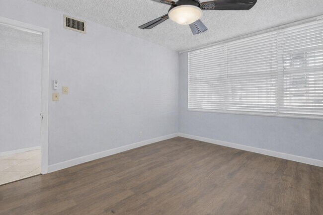 Building Photo - 931 Gardenia Dr