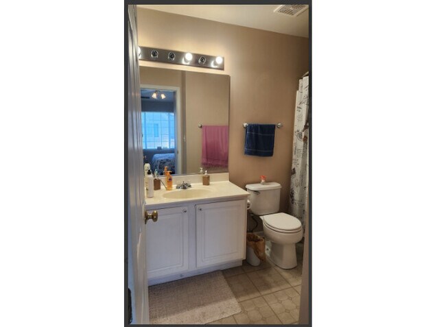 Building Photo - 3421 Ravinia Cir