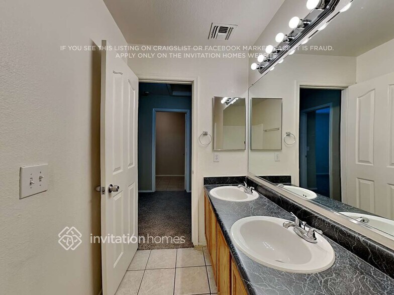 Building Photo - 9444 W Wilshire Ave