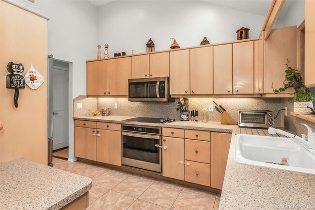 Building Photo - 88 Burton Ln