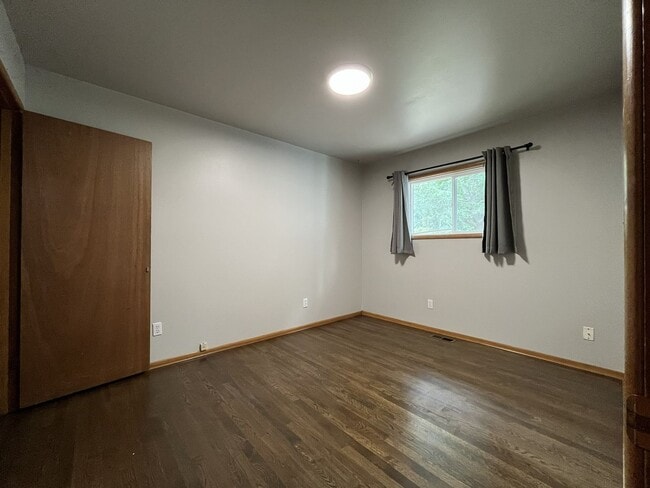 Building Photo - Beautiful 3-Bedroom West Linn Home with Bonus Room, Updated Kitchen and Large Fenced Yard