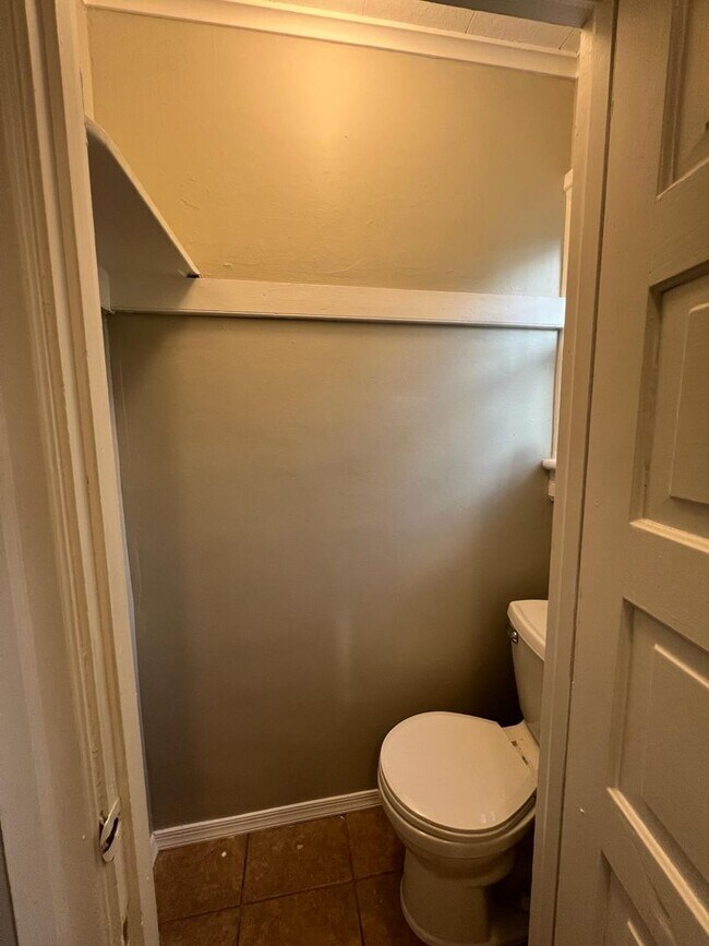 Building Photo - 4216 W Penn Ave