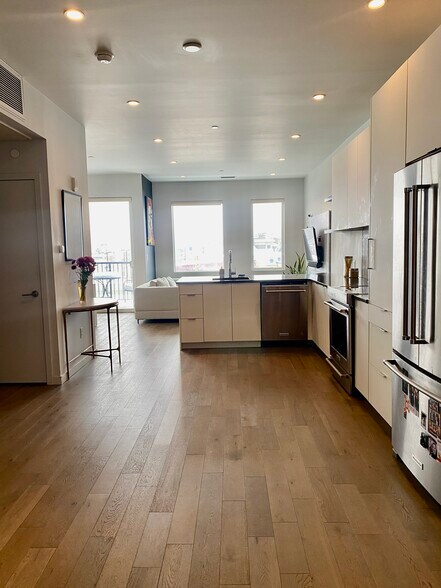 Building Photo - 1300 N Ogden St