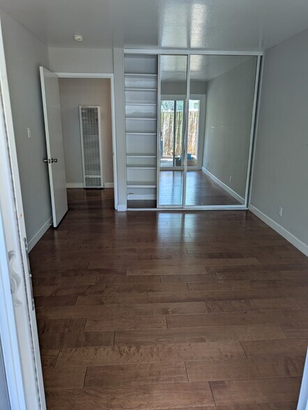 Building Photo - 280 Easy St