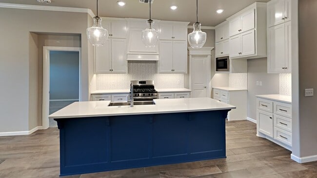 Building Photo - Very nice 3 Bedroom, 2 Bathroom 2 Car garage with Storm Shelter in East Edmond