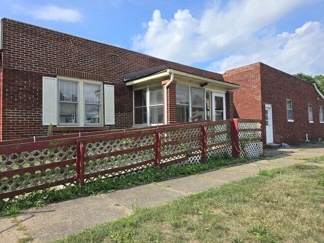 Primary Photo - 802 S 27th St